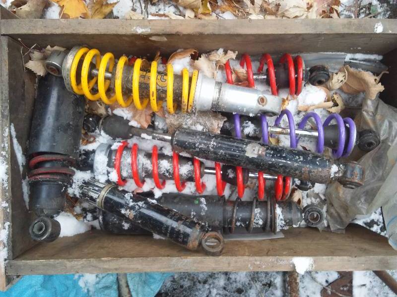 lot 62 image: Suspension, Shocks and Springs and bolts
