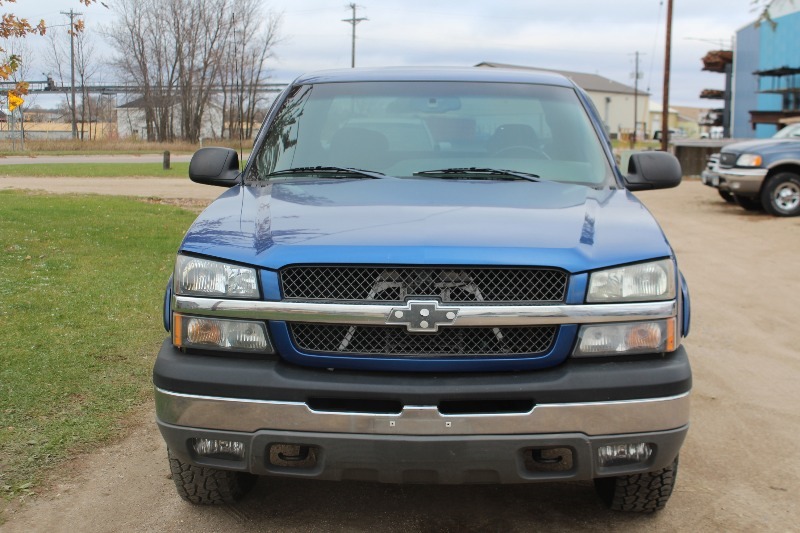 lot 1943 image: 2003 Chevrolet Silverado Extended Cab 4 Door 4x4