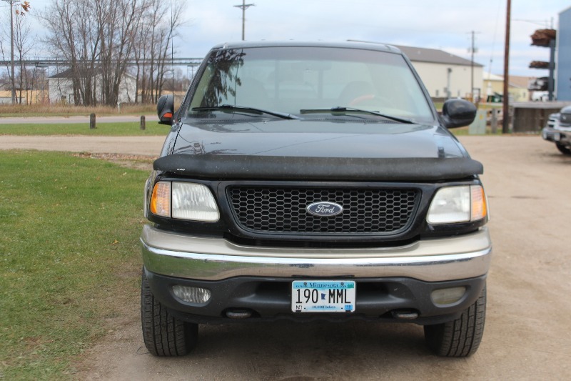 lot 1944 image: 2001 Ford F150 Lariat Crew Cab 4x4