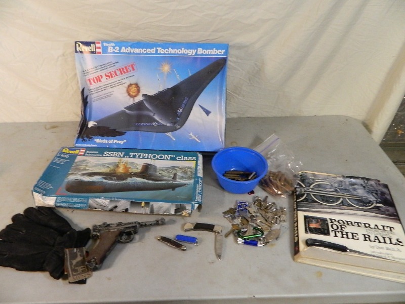 lot 36 image: Vintage Cap Gun, Old Models, and More