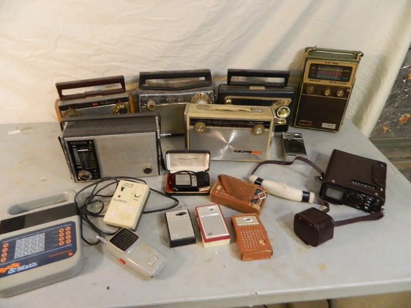 lot 43 image: Vintage Transistor Radios and More