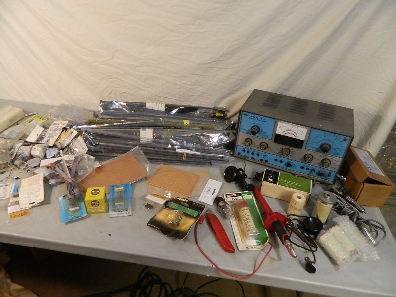 lot 44 image: Vintage Radio Analyst, Vintage Electronics, More