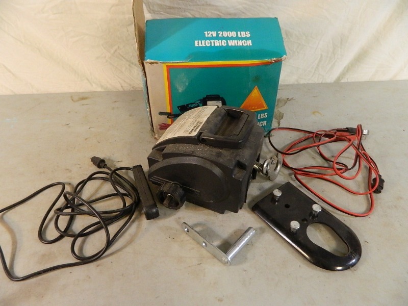 lot 72 image: 12 Volt Electric Winch