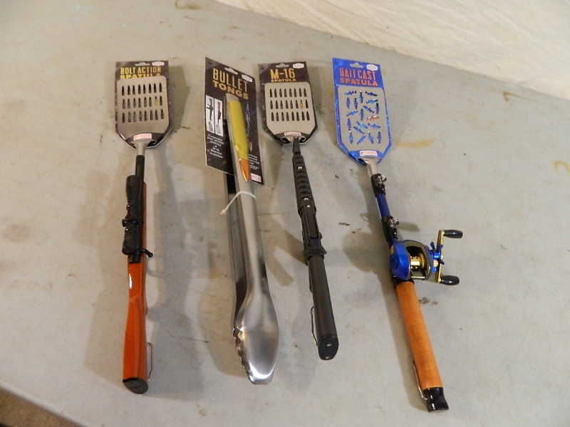 lot 76 image: 4 New Novelty BBQ Tools