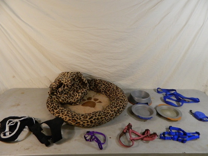 lot 89 image: Pet Supplies