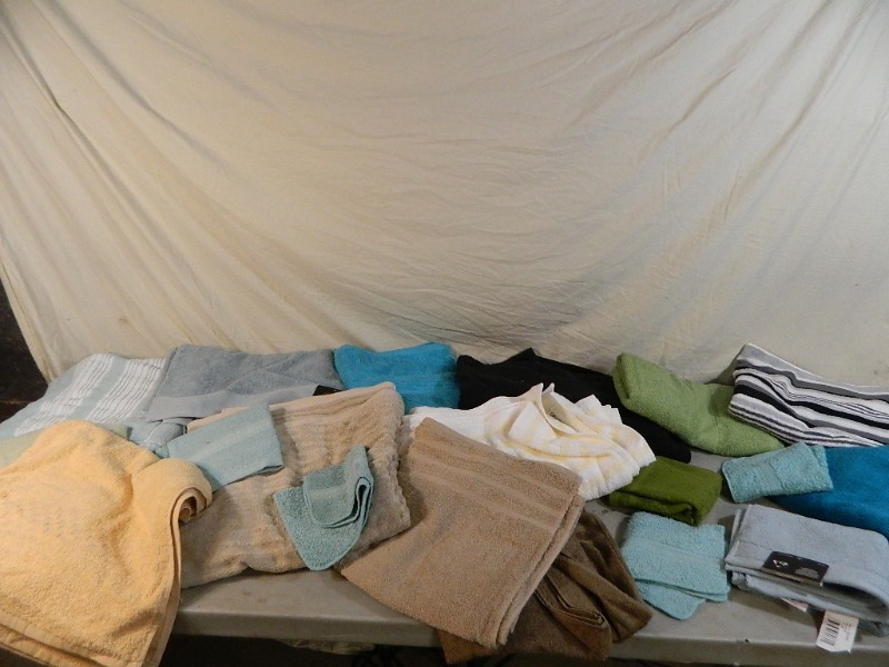 lot 97 image: 20 New Towels
