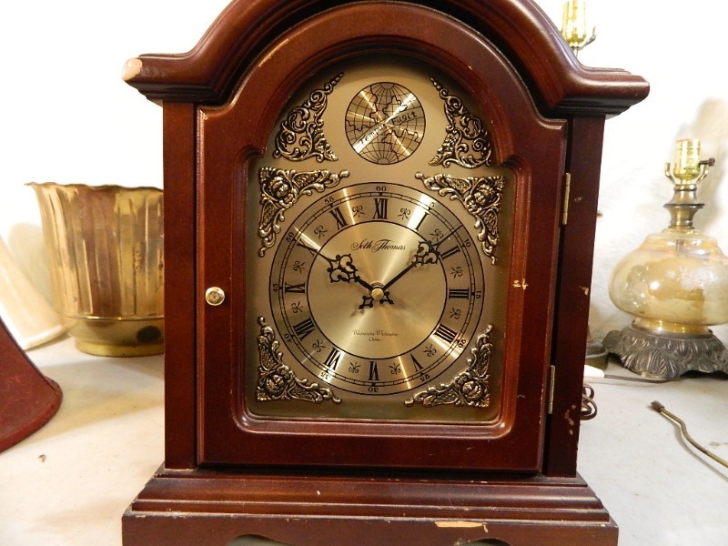 lot 106 image: Seth Thomas Clock, Lamps, and Decor