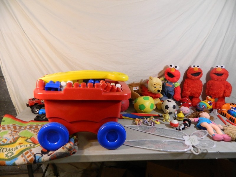lot 116 image: Toys