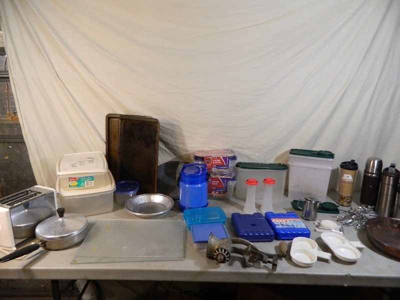 lot 119 image: Tupperware, Pans, and More