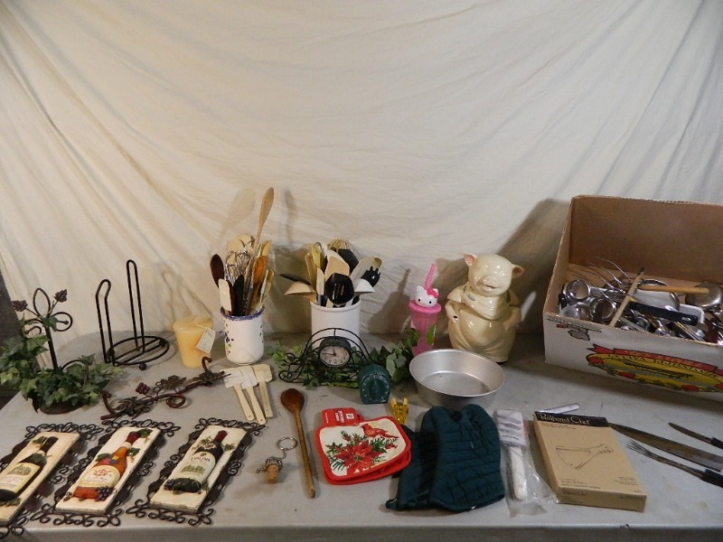 lot 127 image: Pamper Chef, Tupperware, Cutco, More