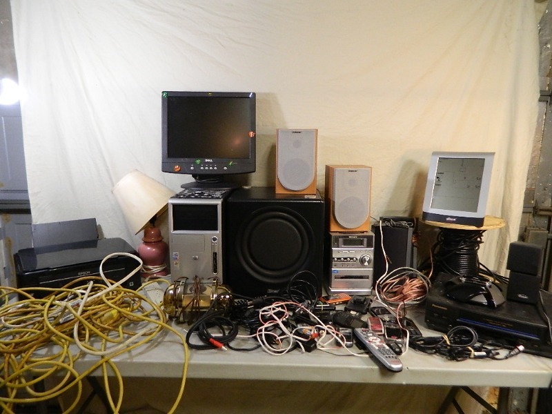 lot 143 image: Assorted Electronics