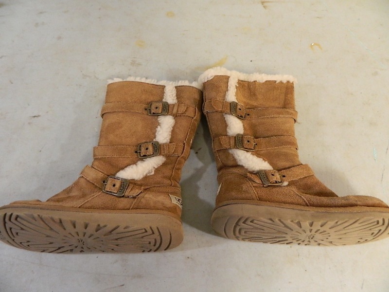 lot 147 image: Ugg Boots