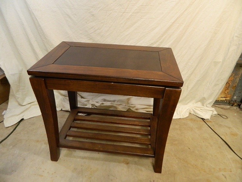 lot 163 image: Cute Side Table