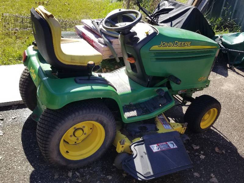 lot 2 image: John Deere GT 235 Riding Lawnmower, 48 Deck, 18hp V-Twin