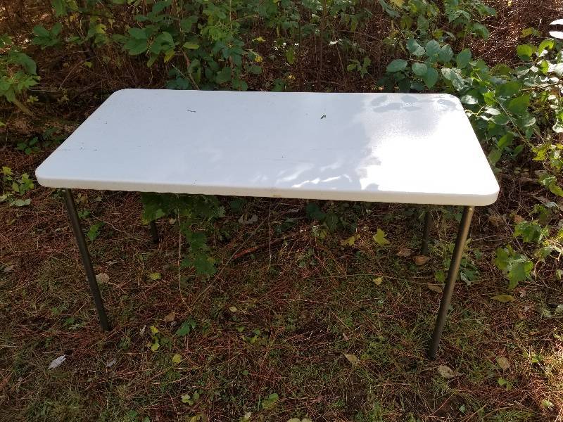 lot 6 image: Folding Table, 4ft