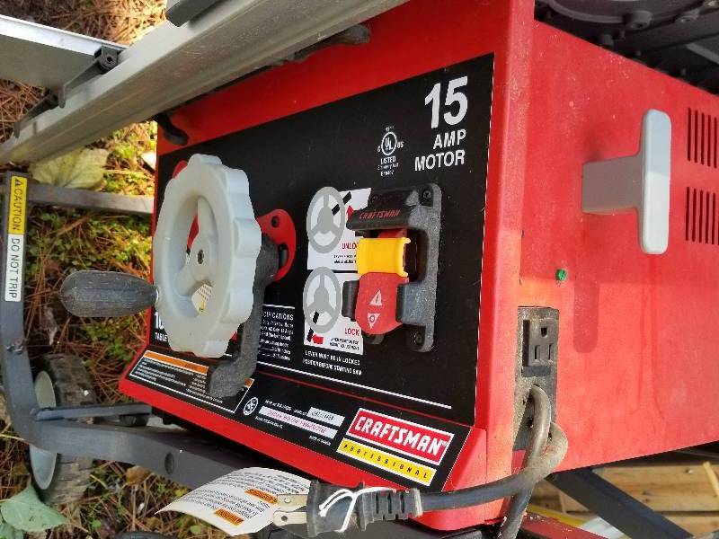 lot 10 image: Portable Craftsman Professional 10 Table Saw with 15Amp Motor, Like new