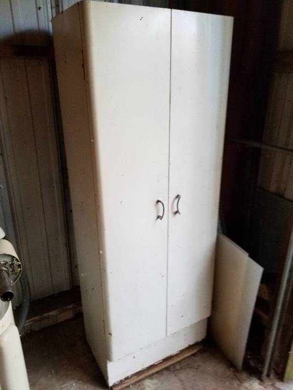 lot 25 image: Metal Cabinet, 49x18x24
