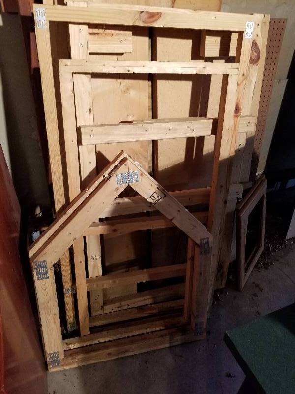 lot 28 image: Lot - Misc Wood - Dog House Frame, Etc