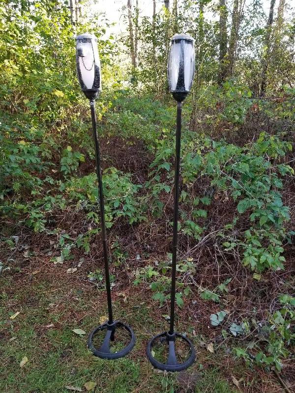 lot 30 image: Lot - (2) Outdoor Patio Torches, 62