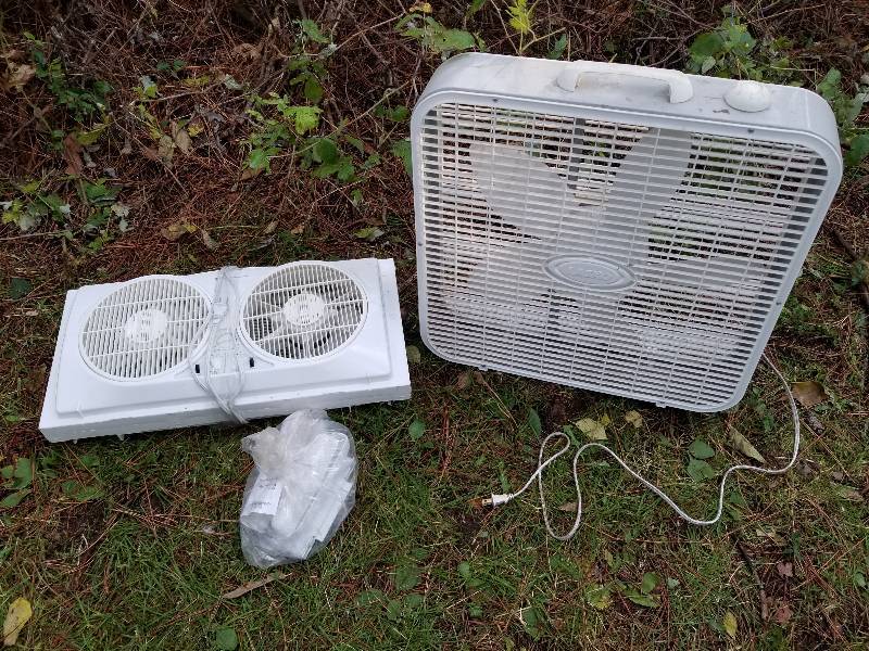 lot 31 image: Lot - Box Fans, Twin Window Fan
