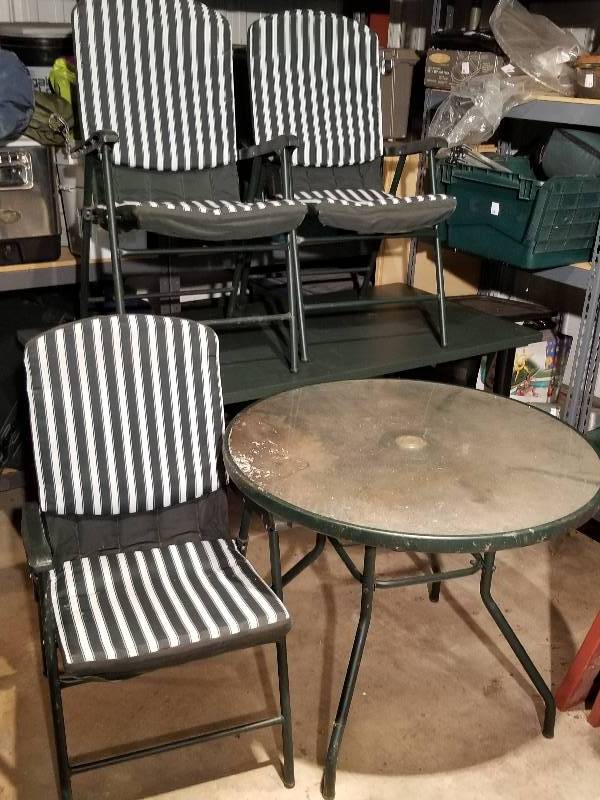lot 113 image: Patio Set - Table3 Chairs