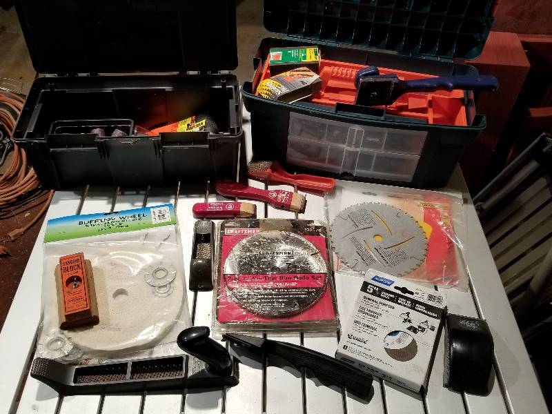 lot 121 image: Lot - Dremel Pads, Skilsaw Blade, Grinding Wheel, Buffing Wheel, Dado Blades, Sanding Pads, Files, Etc