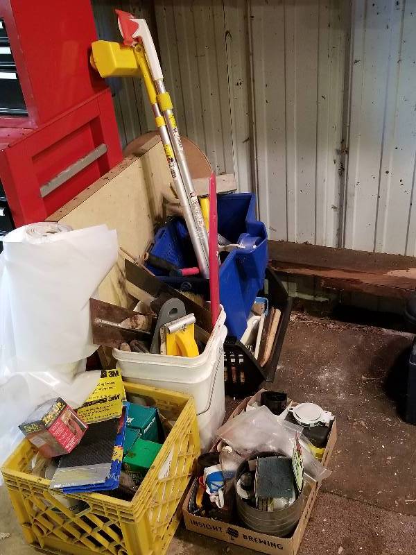 lot 125 image: Lot - Misc Painting Supplies, Trowels, Etc