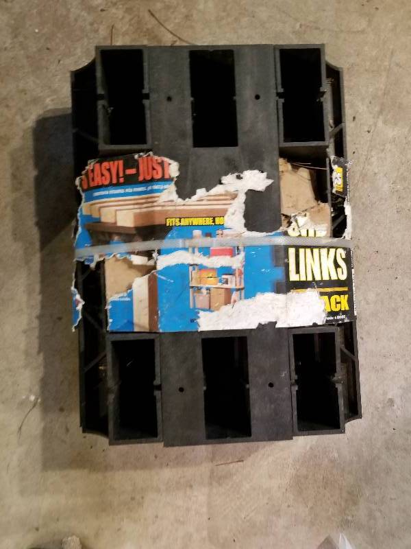lot 127 image: Lot - Stool, Shelf Links, Etc