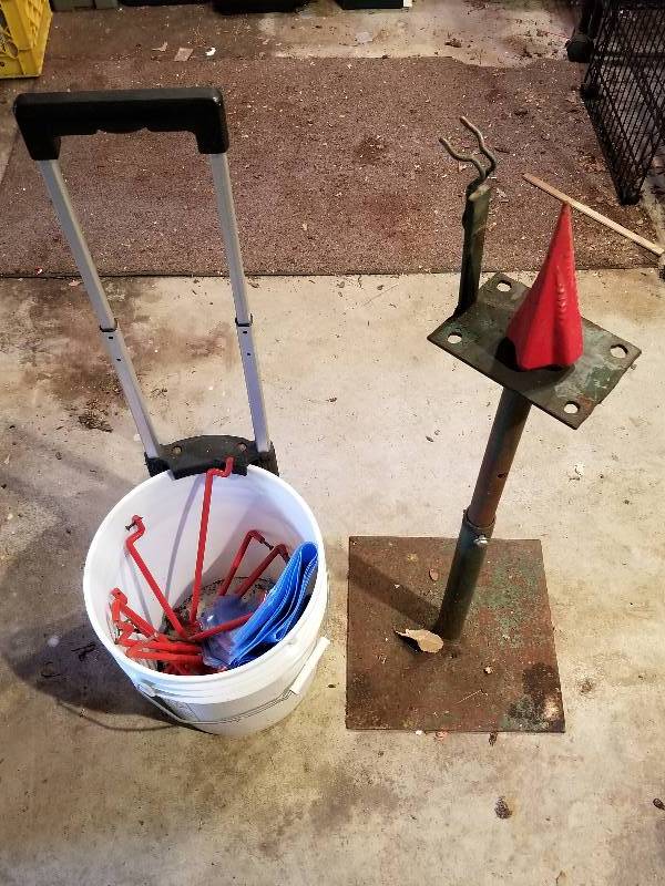lot 128 image: Lot - Hooks, Metal Stand, 5 Gal Bucket Cart