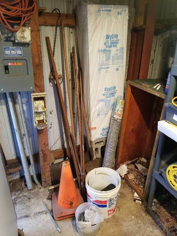 lot 145 image: Lot - Emergency Cones, Fencing, Insulation, Long Handled Items