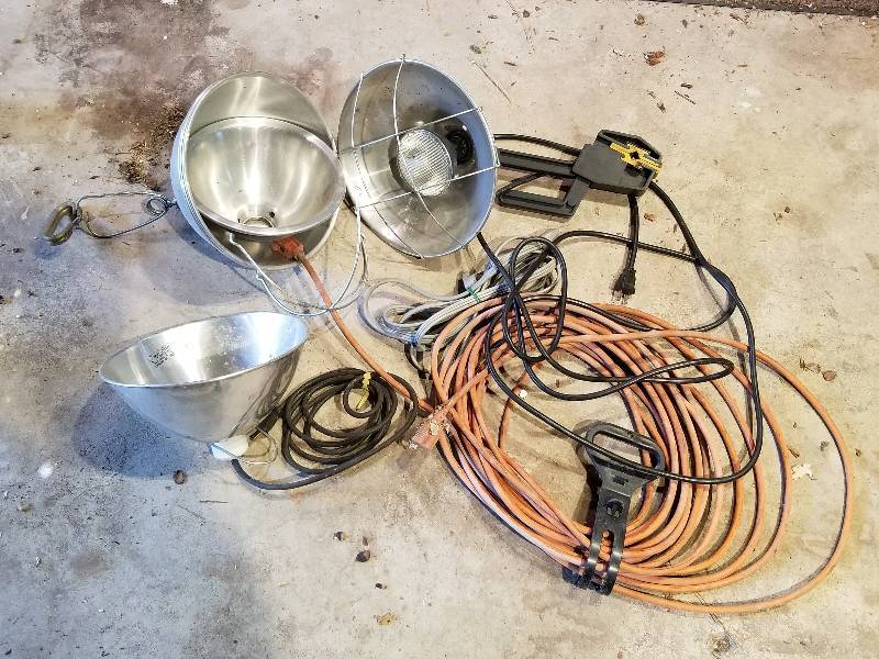 lot 149 image: Shop Lights & Cords