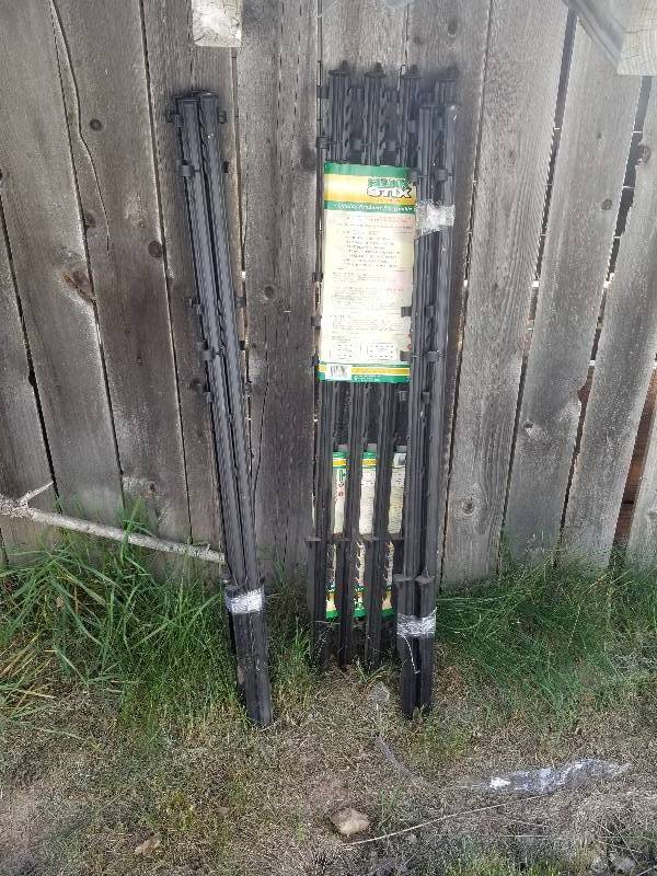 lot 176 image: Lot - Quick Fix Garden Fence Stakes