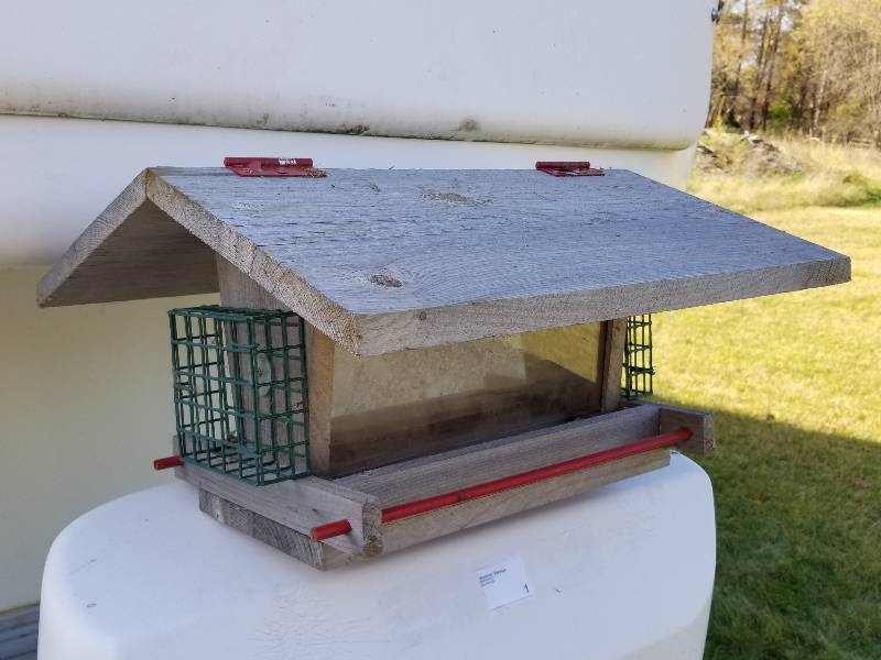 lot 177 image: BirdFeeder