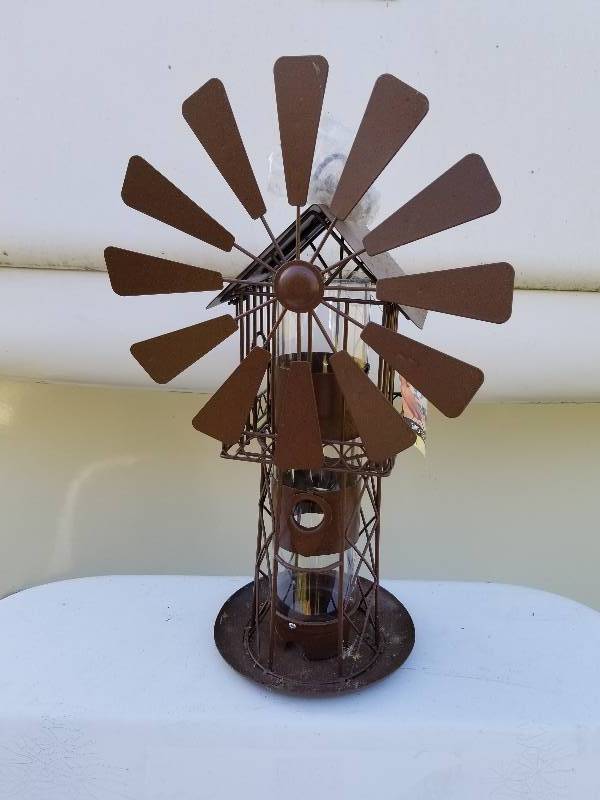 lot 180 image: Metal Birdfeeder - Windmill