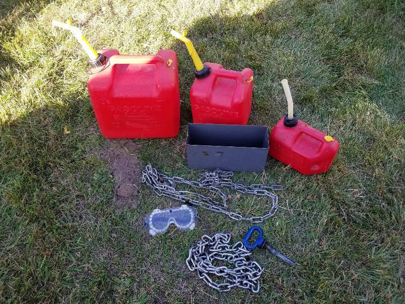 lot 184 image: Chain, Gas Cans, Etc