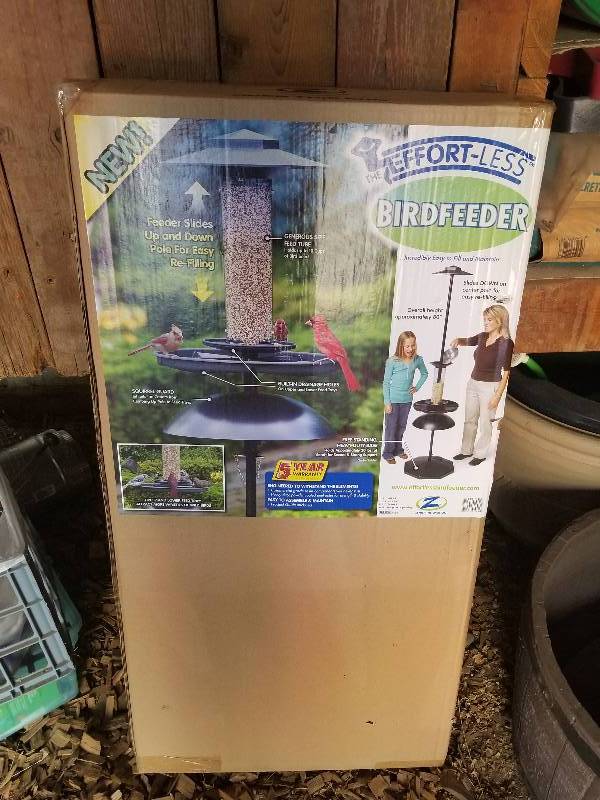 lot 193 image: Effortless Birdfeeder - NIB
