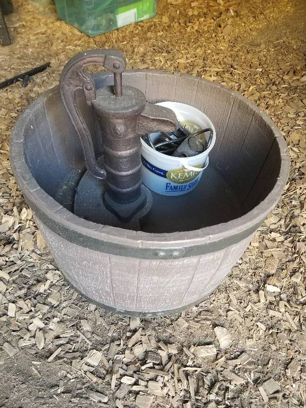 lot 194 image: Plastic Barrell BottomCistrin FountainPlanter