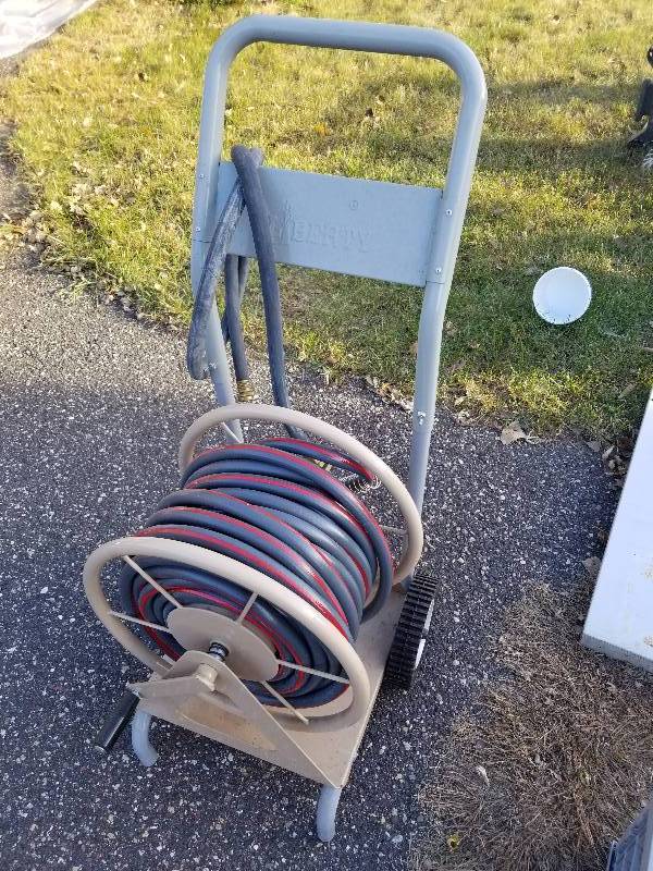 lot 200 image: Berty Rolling Hose Cart