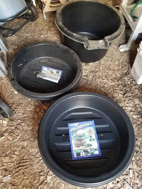 lot 211 image: Large Planters