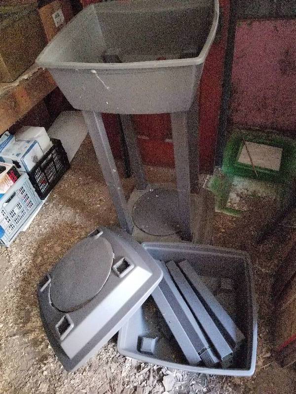 lot 217 image: Pair - Suncast Tomato Tower Garden Stations -New