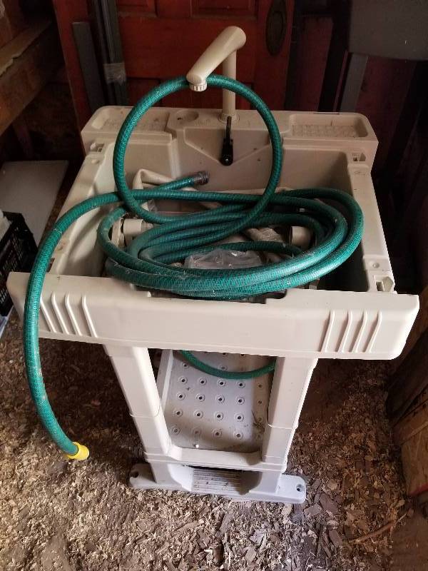 lot 218 image: Outdoor Patio Sink