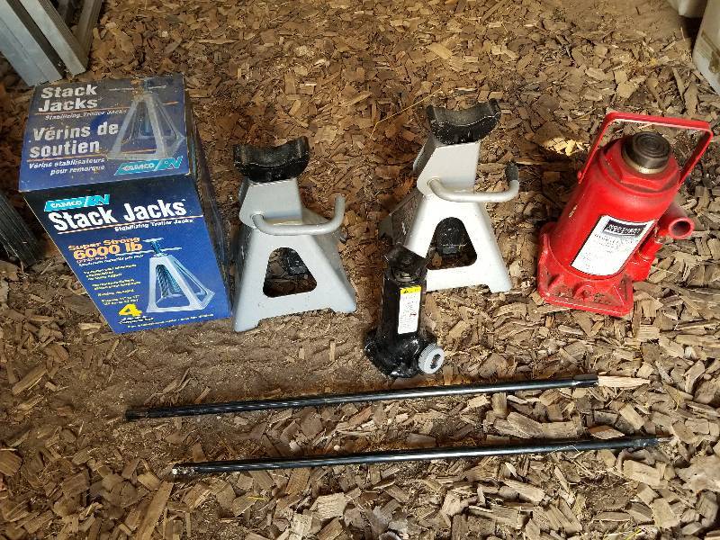 lot 222 image: Lot - Floor Jacks, Bottle Jacks, etc