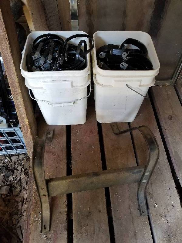 lot 224 image: Lot - Misc Pipe Brackets