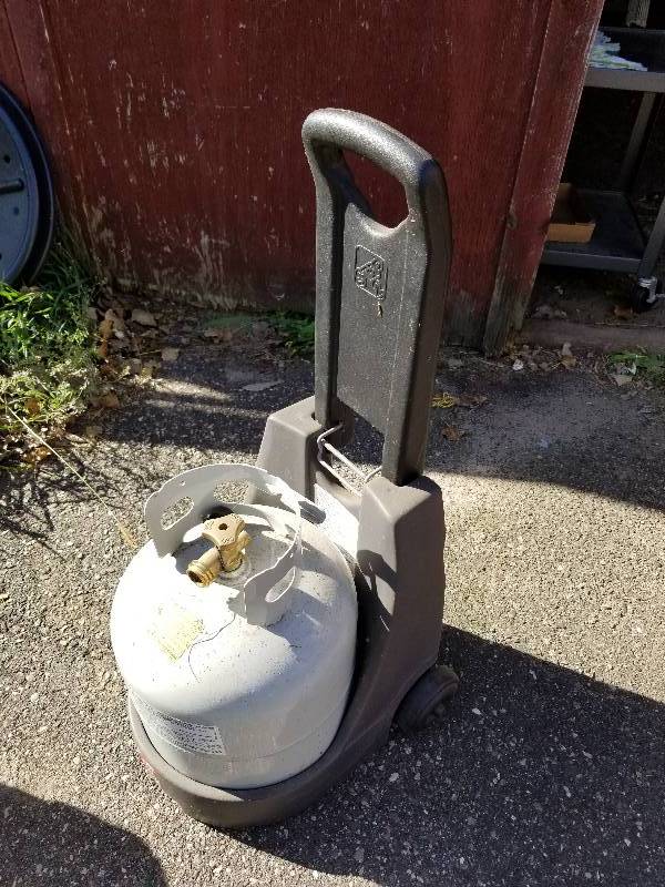 lot 229 image: 20 Gallon Propane Tank & Tank Cart