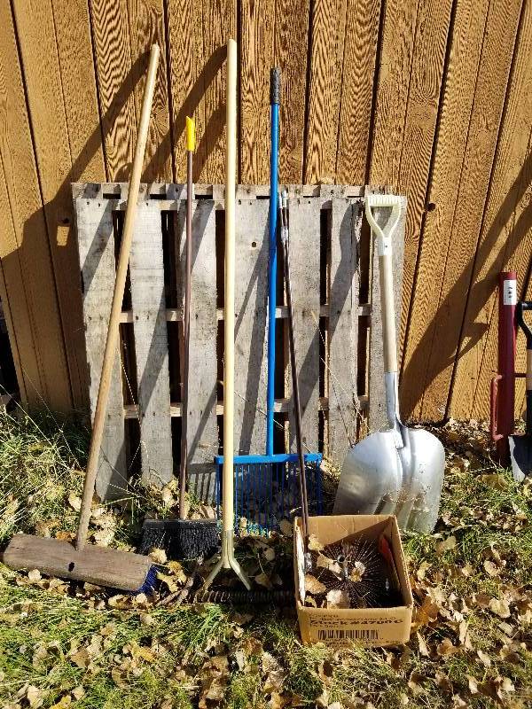 lot 236 image: Lot - Longhandled - Shovel, Broom, Chimney Sweep, Etc
