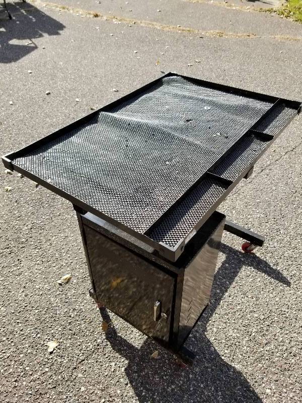 lot 250 image: Metal Rolling Cart with a Lock Storage