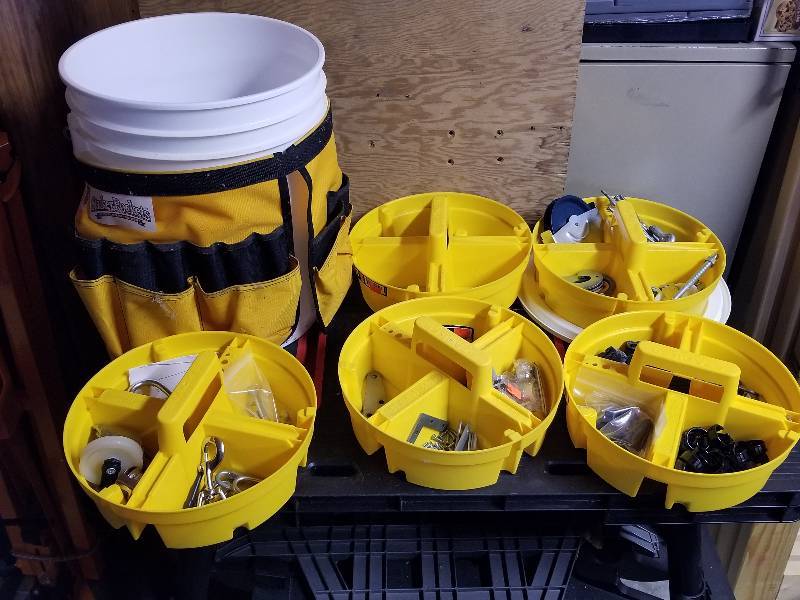 lot 291 image: Organizer Bucket with Content (Pulleys, etc)