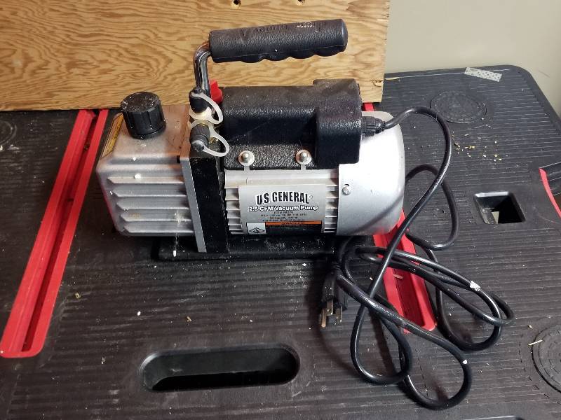 lot 297 image: US General 2.5CFM Vacuum Pump