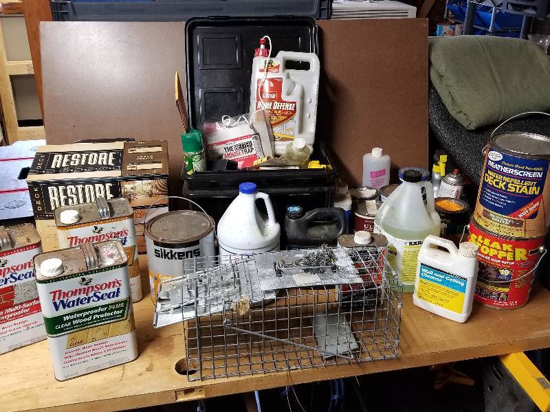 lot 372 image: Lot - Live Trap, Deck Stain, King Kutter, etc - partialfull containers