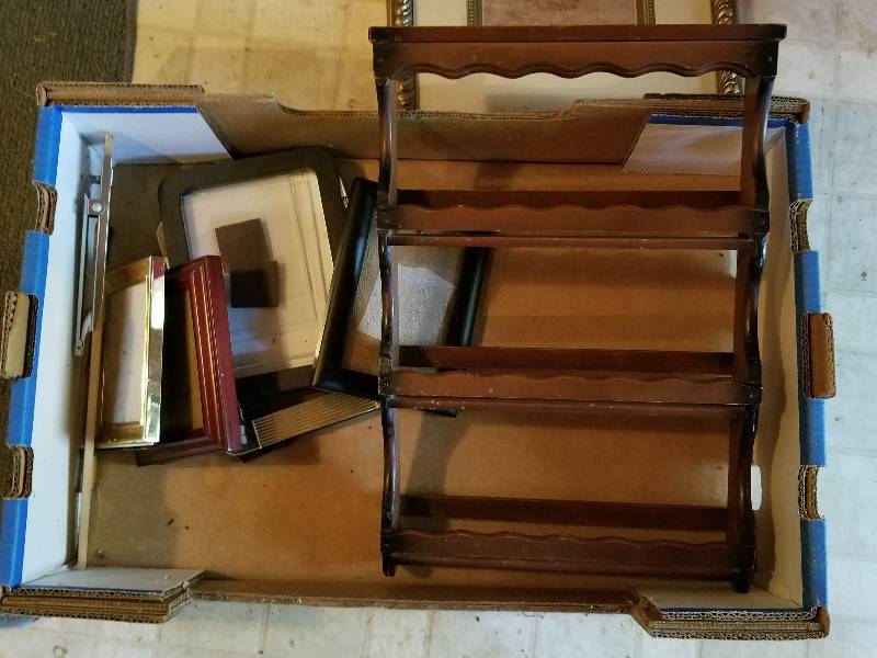 lot 391 image: Lot - Home Dcor - Misc Pictures, Spice Rack, Etc